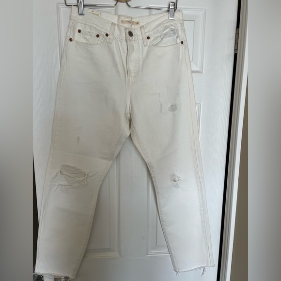 LEVI’S Wedgie Fit White Ripped Jeans Size 28 - Picture 1 of 5